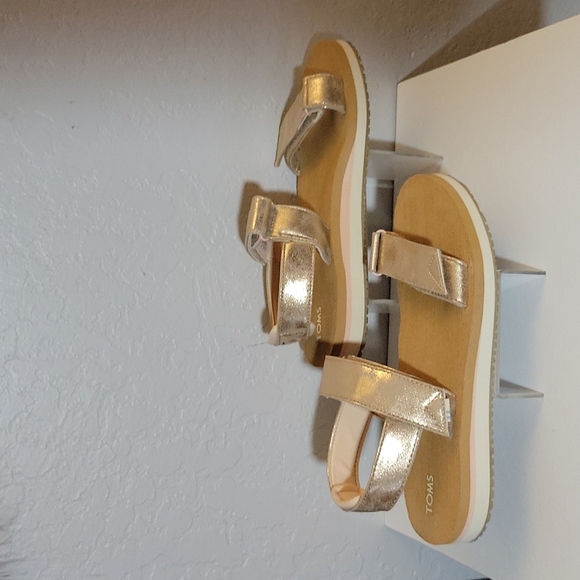 TOM'S Ray Metallic Hook Loop Straps Sandals 9 - Picture 5 of 11